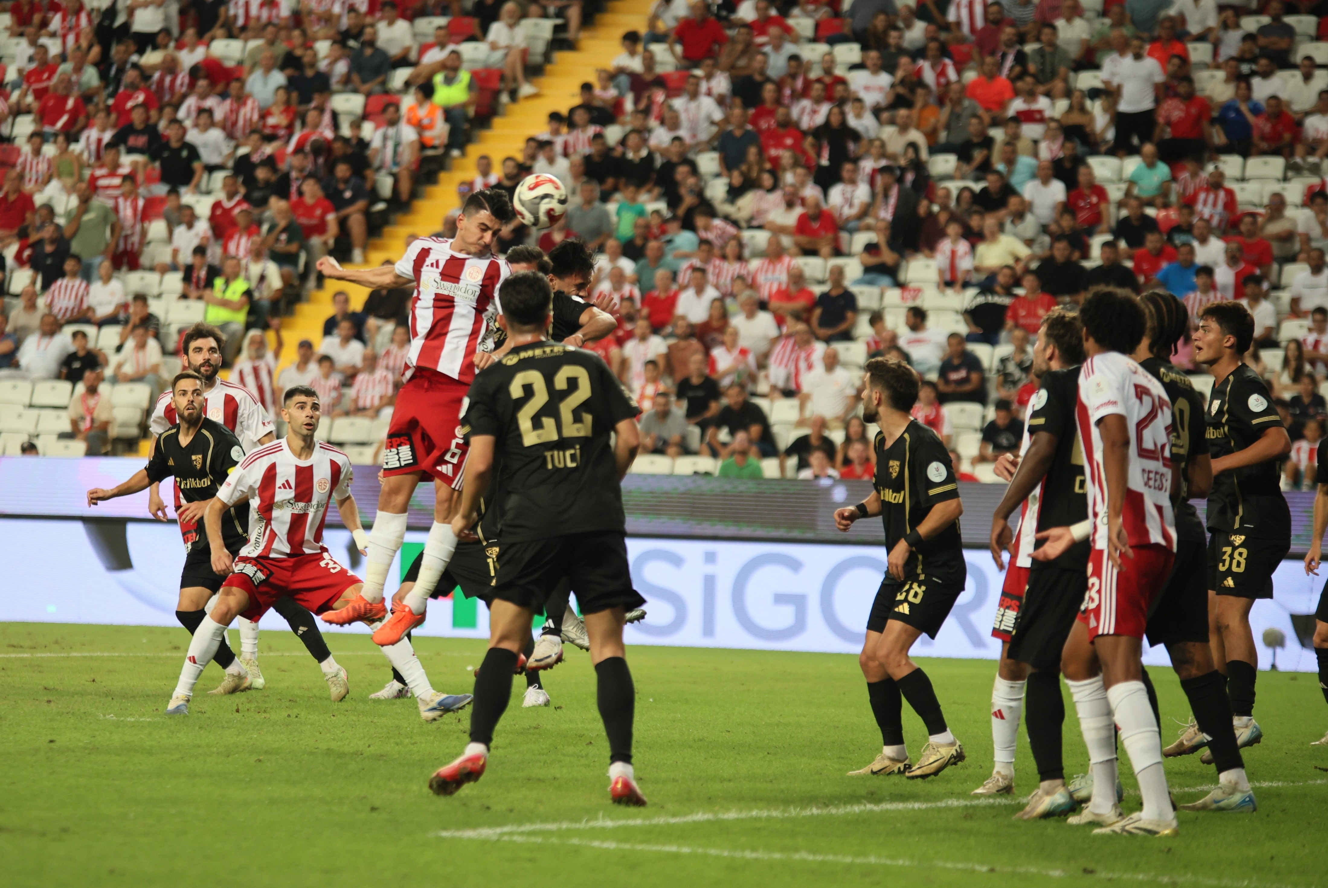 Antalyaspor ve Kayserispor puanları paylaştı