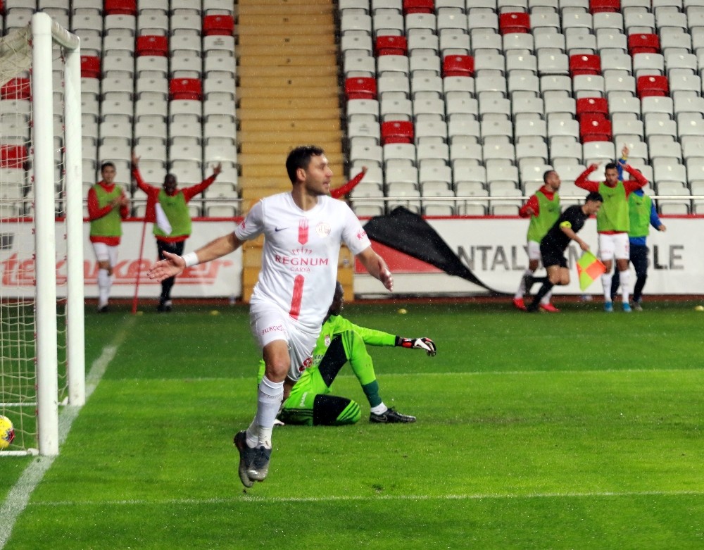 Antalyaspor, yenilmezlik serisini 8 maça çıkardı 