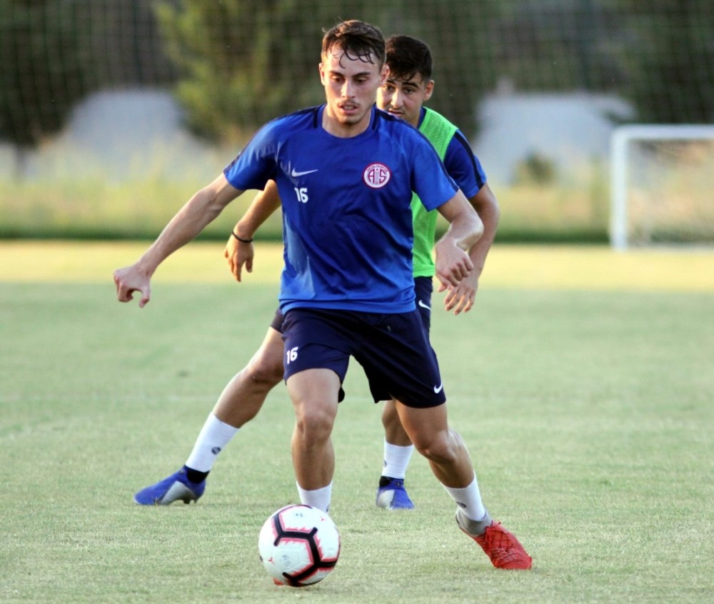Antalyaspor’da, Bünyamin Balcı performansıyla göz dolduruyor 
