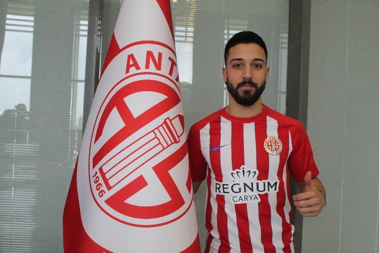 Antalyaspor’da Tarık Çamdal’ın sözleşmesi 1 yıl uzatıldı 