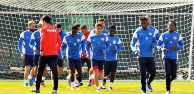 Yekta Antalyaspor'da ilk antrenmanına çıktı