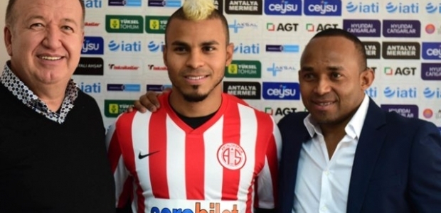 Antalyaspor'a bir imza daha!