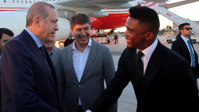Antalyasporlu Eto'o Cumhurbaşkanı Erdoğan'ı karşıladı