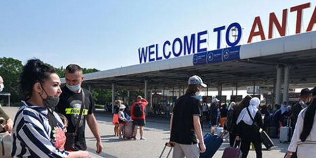 Antalya'ya bu yıl gelen yolcu sayısı 14,5 milyonu aştı: Turist uçağı akın akın geliyor! İstanbul yine ilk sırada