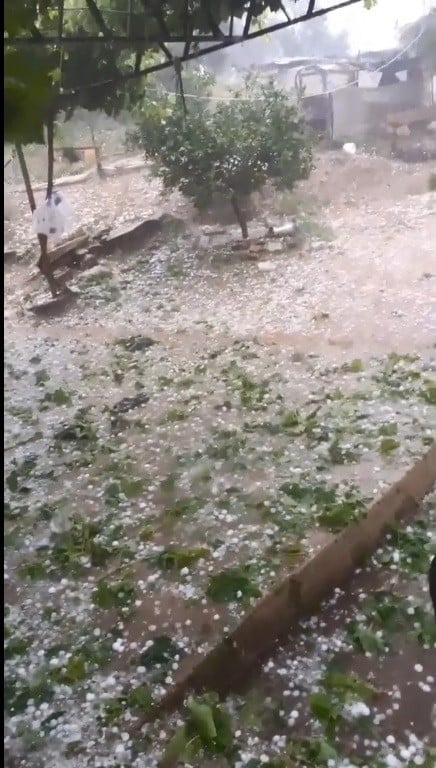 Antalya’ya ceviz büyüklüğünde dolu yağdı 
