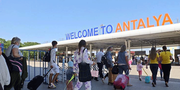 Antalya’ya iki ayda yarım milyon kişi geldi