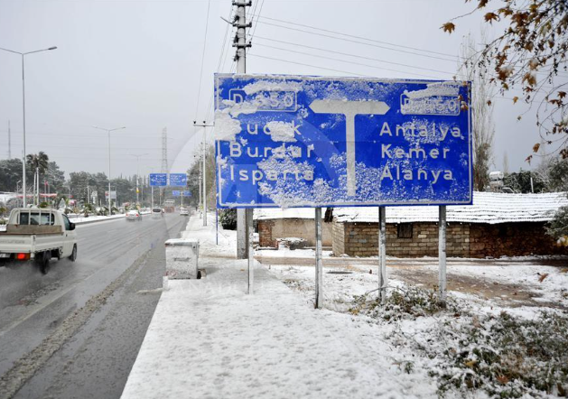 Antalya’ya nisan ayında kar sürprizi