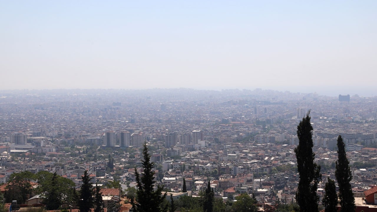 Antalya’yı nem bulutları kapladı! 35 derece sıcaklık 42 derece hissediliyor