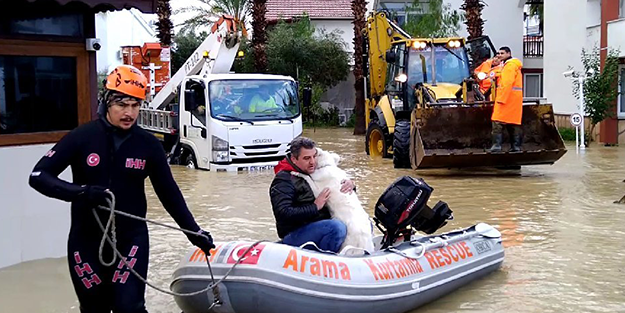 Antalya’yı sel böyle vurdu!