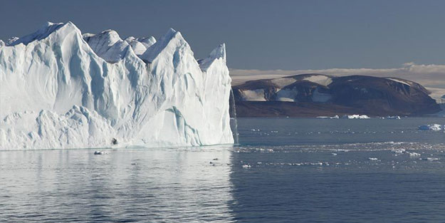 Antarktika'da 800 metre uzunluğunda çukur keşfedildi!