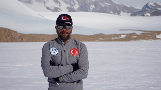 Antarktika'dan topladığı meteoritlerle 