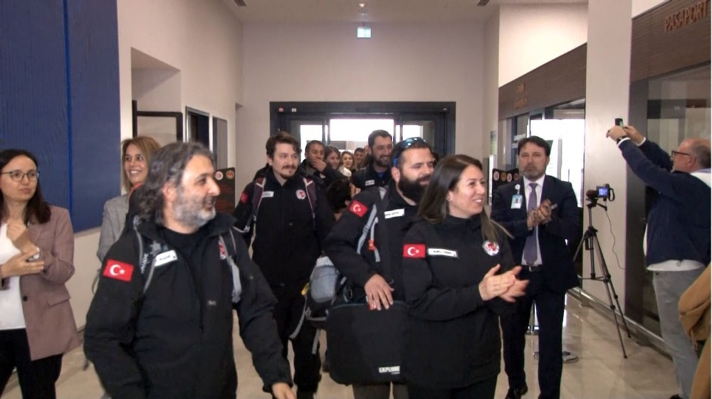 Antartika’daki Türk bilim adamları Türkiye’ye döndü 