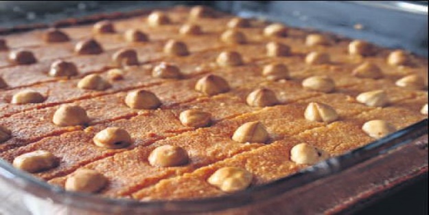 Antep fıstıklı irmik tatlısı