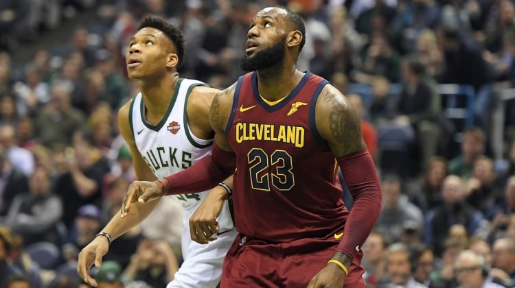 Antetokuonmpo, James'i geride bıraktı