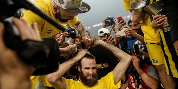 Antic Datome'nin saçlarını kesti!