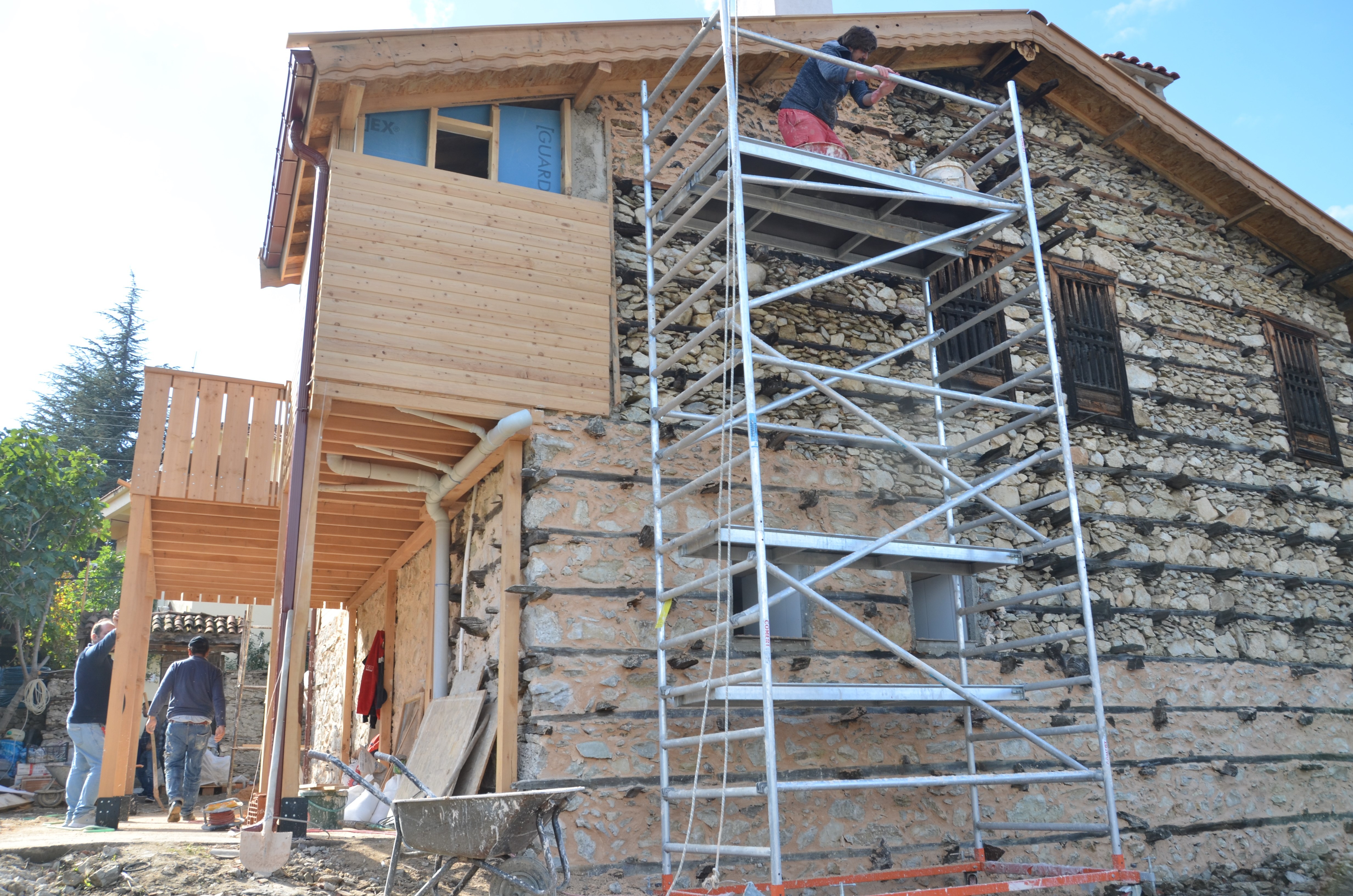 Antlya'da 300-400 yıllık düğmeli evler Kültür ve Turizm Bakanlığının desteği ile ayağa kaldırılıyor