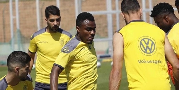Antrenmanı tamamlamak istemeyen Emenike'den görülmemiş bahane