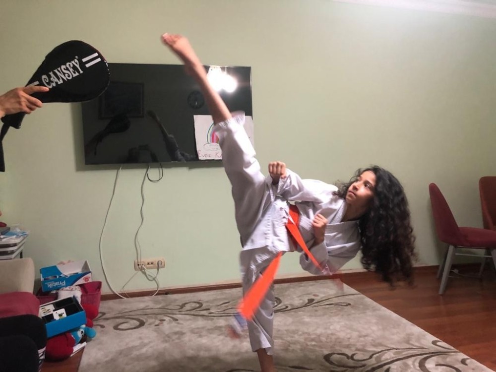 Antrenör ve sporcularından evde kal çağrısı 