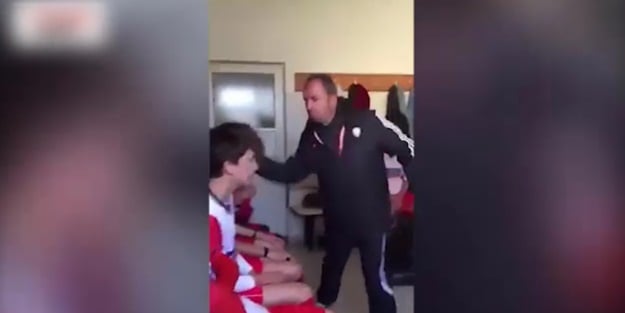 Antrenör futbolculara saldırdı! 'Gebertirim lan sizi'