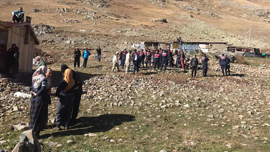Anzer Yaylası'nda kaçak binaların yıkımında olay