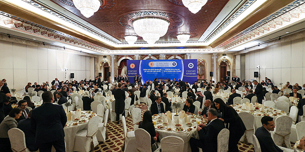 APA 13. Genel Kurulu'nda zeytin fidanlarıyla 