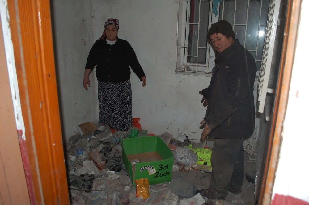 Apartman boşluğuna atılan çöplerden bıkan çift suç duyurusunda bulundu 
