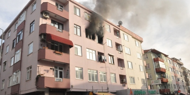 Apartman dairesinde patlama