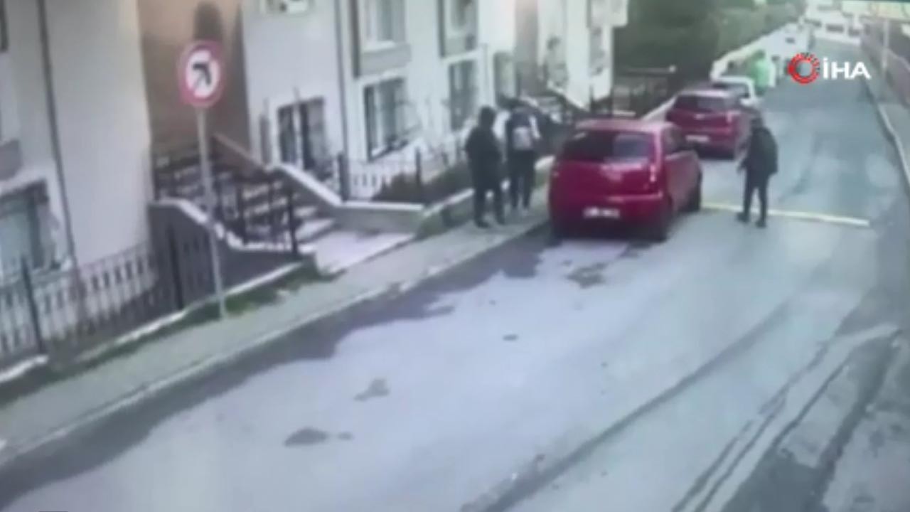 Apartman diyafonunu böyle çaldılar! O anlar kamerada