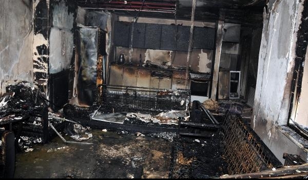 Apartman yönetimine kızan Kayhan evini yaktı