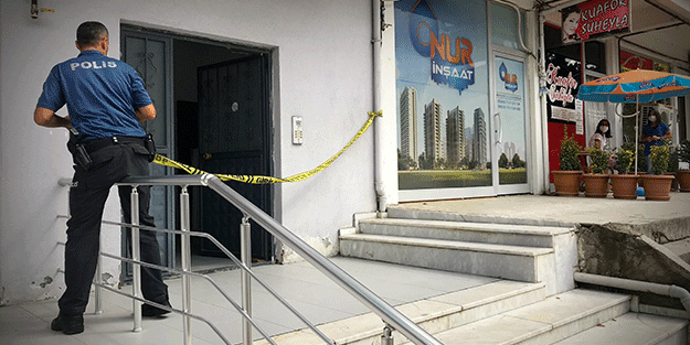 Apartmanda büyük panik! Vatandaşlar balkona çıkarak yoldan geçenlerden yardım istedi