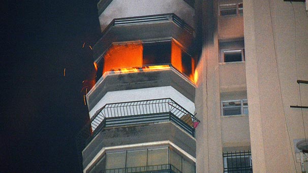 Apartmanda çıkan yangın büyük panik oluşturdu