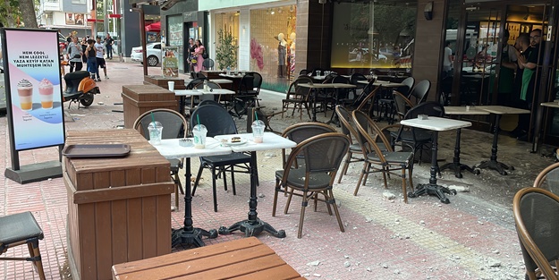 Apartmandan beton parçaları düştü! Kafede oturan 2 kişi yaralandı