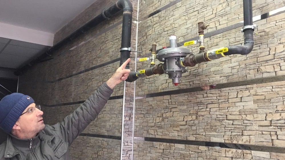 Apartmandan doğalgaz sayacı çaldılar 