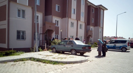 Apartmanın 4’üncü katından düşen çocuk yaralandı