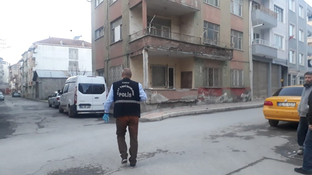 Apartmanın su saatleri çalındı 