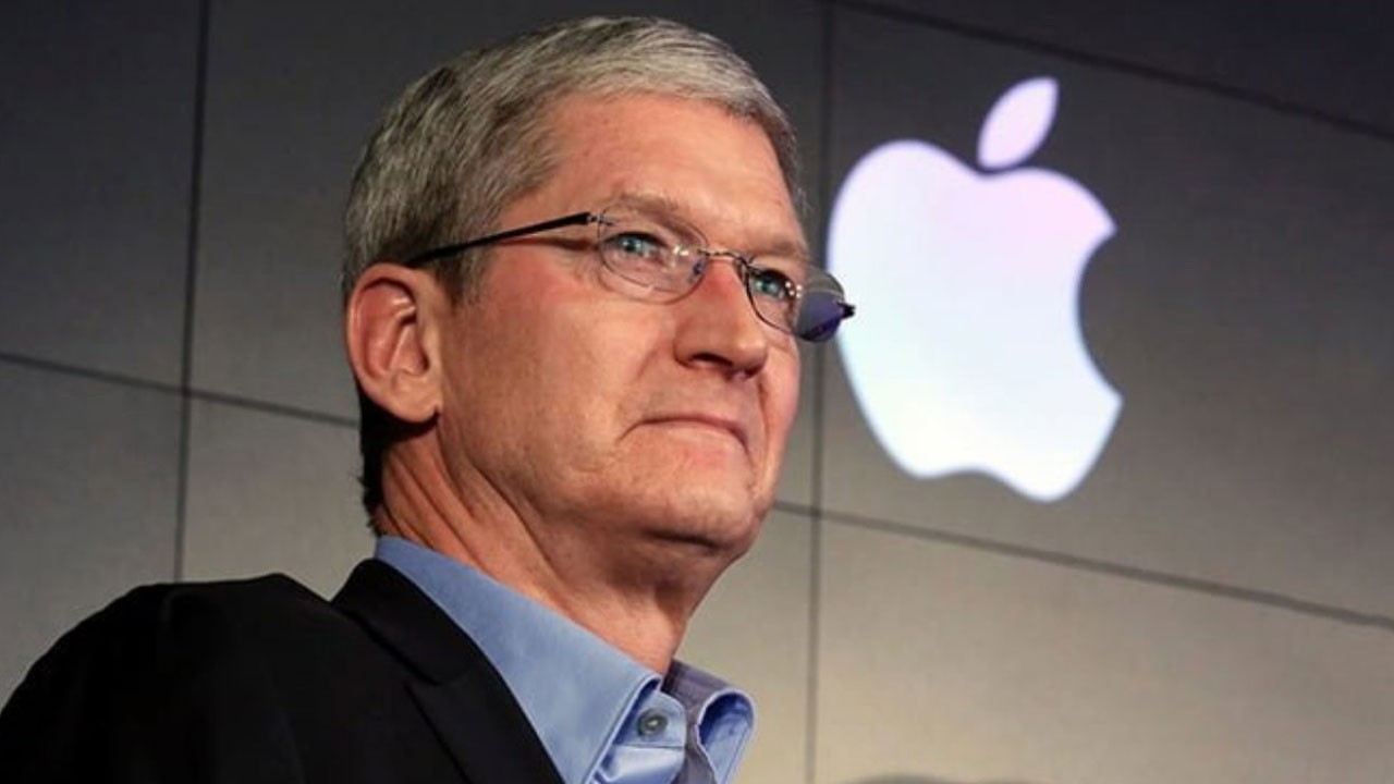 Apple CEO'su 50 milyon dolarlık hisse sattı