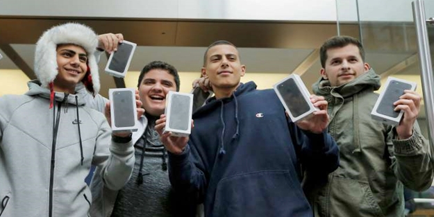 Apple'ı zengin ettik! iPhone satışları yine uçtu