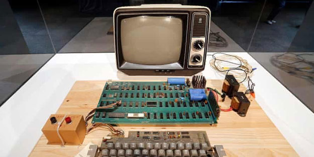 Apple’ı zirveye taşıyan bilgisayar rekor fiyata satıldı