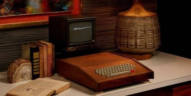 Apple'ın ilk bilgisayarı rekor fiyata satıldı