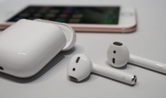 Apple'ın kulaklığı Airpods Türkiye'de!