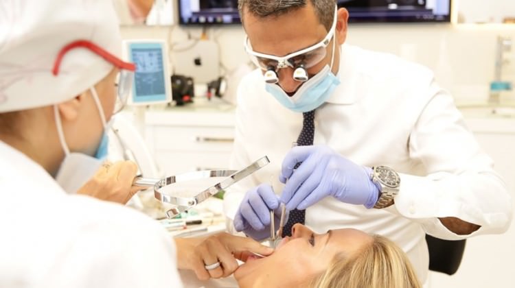 Apse yapan 20 yaş dişleri mutlaka çekilmeli