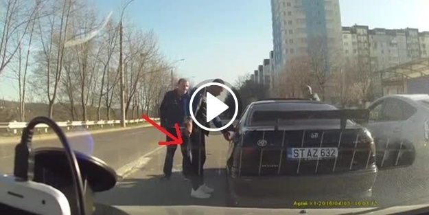 Arabadan sopayla indi ama karşısındakini görünce...