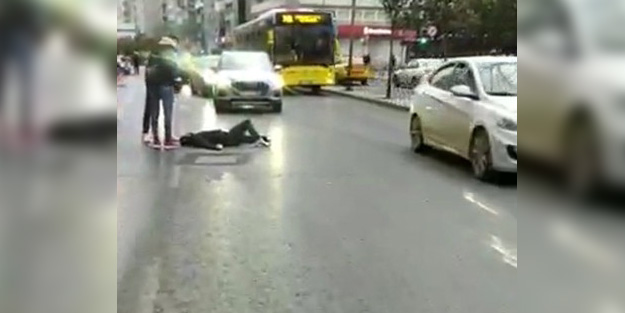 Arabaların önüne atlayıp bayılma numarası yaptı! Arsız dilenci kamerada