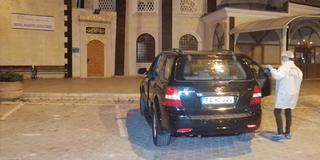 Arabanın içini gören hemen polisi aradı! Kartal'da dehşete düşüren olay