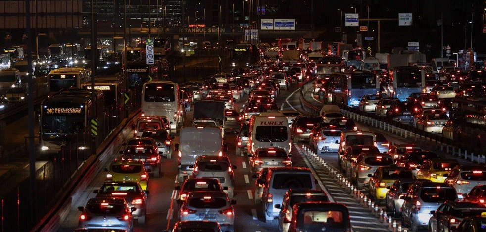 Arabası olanlar dikkat! Yeni trafik levhaları geliyor