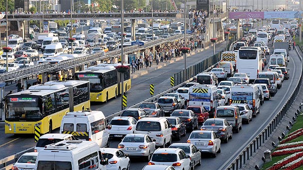 Arabasında bulunan da iade ediyor... Kimse bu plakaları istemiyor!