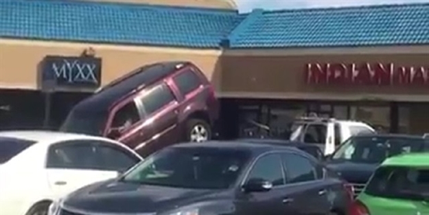 Arabasını çekiciden kurtarmaya çalışan adam