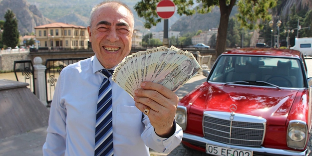 Arabasını satın alana üstüne ’bir deste para’ verecek!