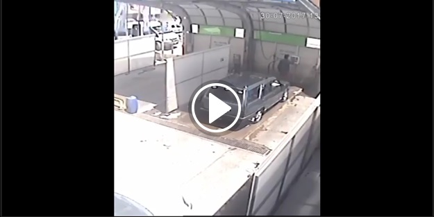 Arabasını yıkarken başına öyle bir şey geldi ki...