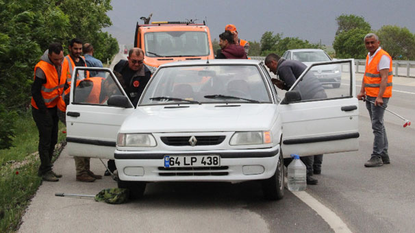 Arabasının torpidosunda görünce şoka girdi!